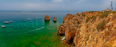 Felsen und Leuchtturm bei Lagos, Algarve, Portugal 2017
